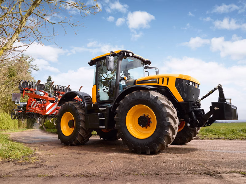 2026 JCB Fastrac 4220 - Image 1