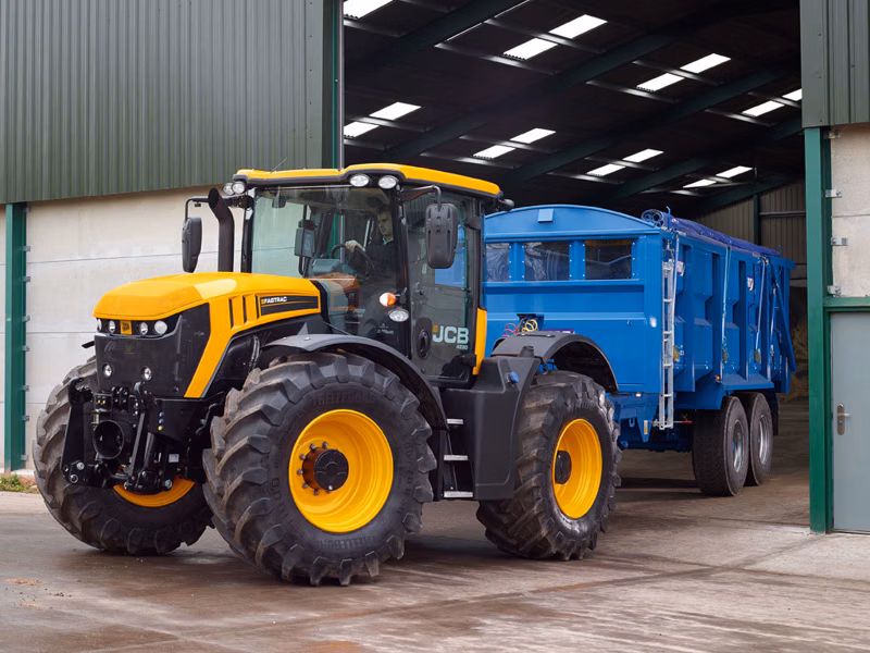 2026 JCB Fastrac 4220 - Image 3