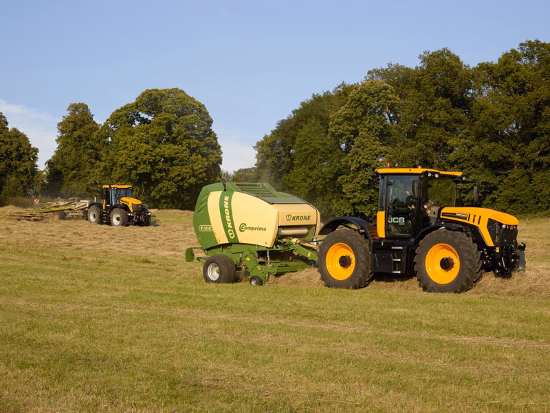 2026 JCB Fastrac 4220 - Image 4
